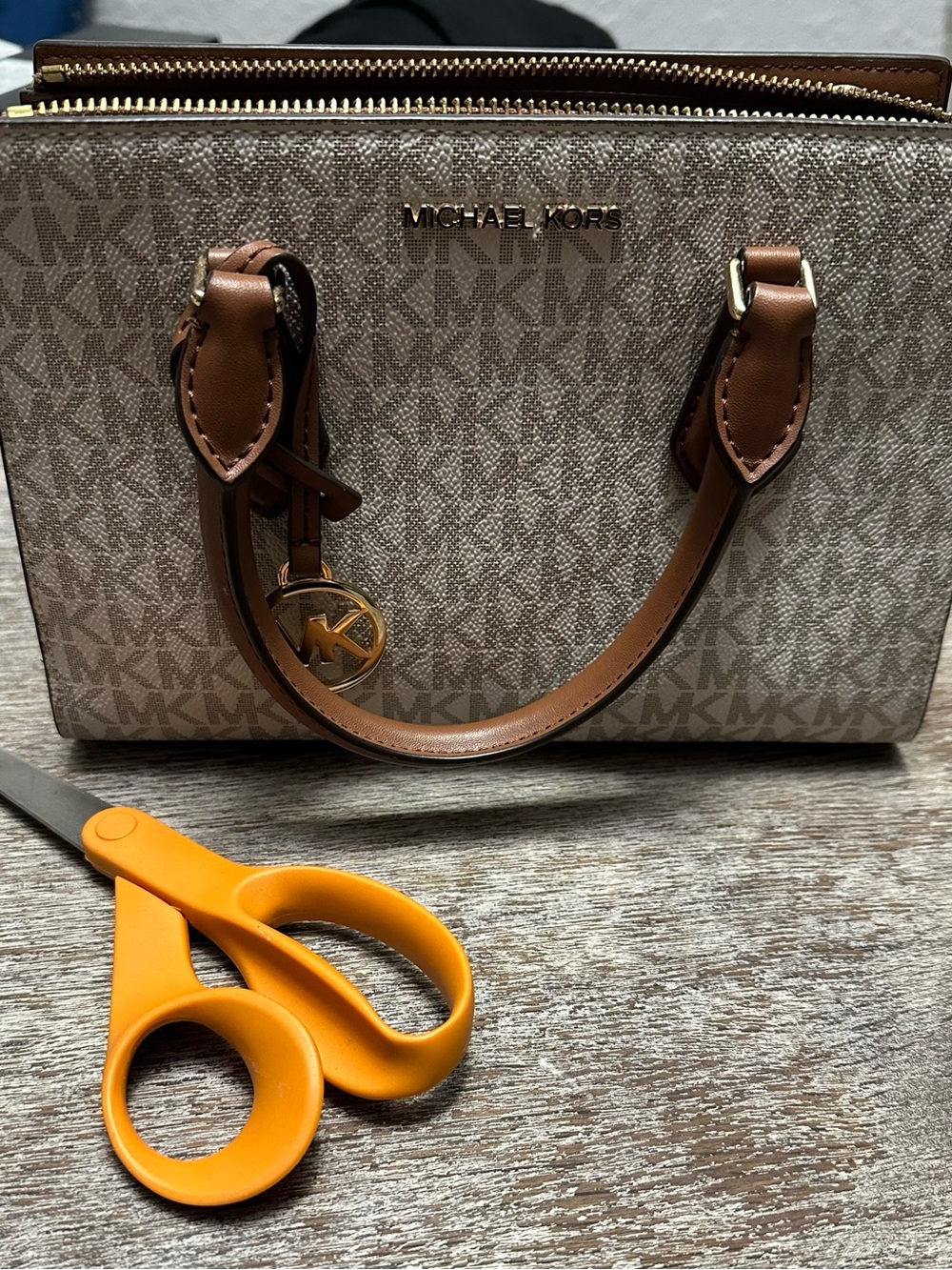 Michael Kors Cream Signature Satchel with Brown Trim - Picture 2 of 10